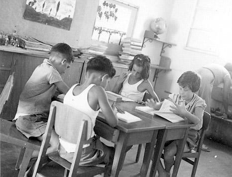 קובץ:Bait Kolel 1958.jpg