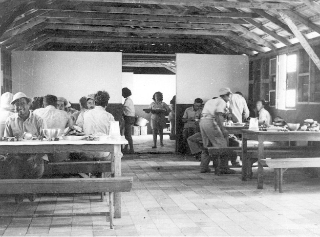 קובץ:Hadar Ochel Old in.jpg