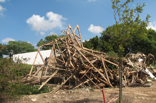 קובץ:Moadon Sof 25 9 06.jpg