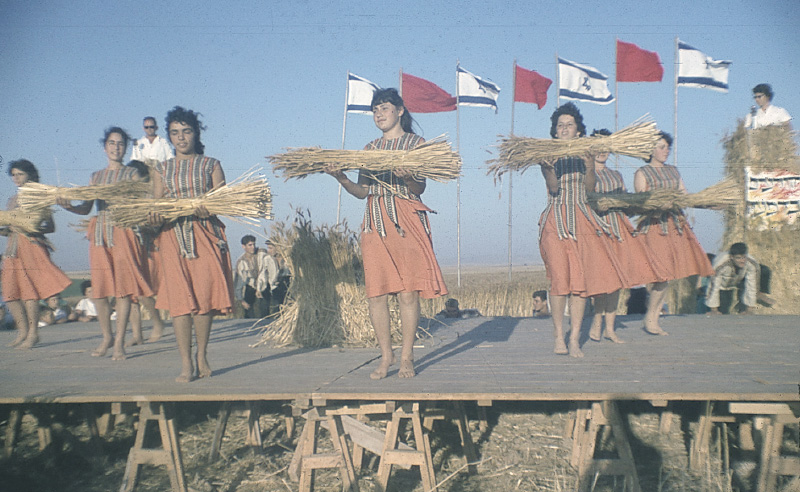 קובץ:Kazir 1964 Rikud2.jpg