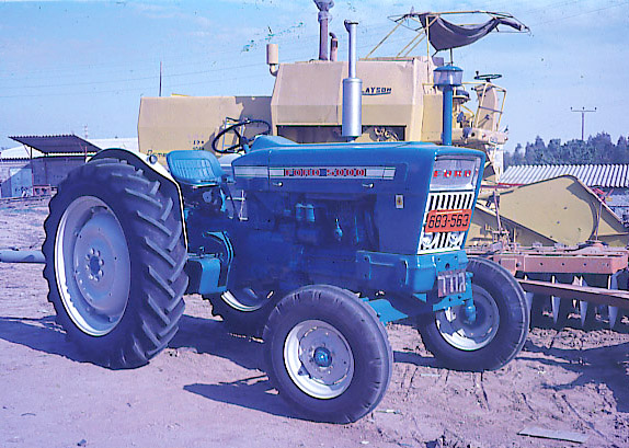 קובץ:Tractor Ford.jpg