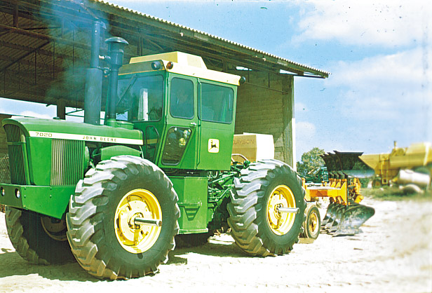 קובץ:Tractor JohnDeer.jpg