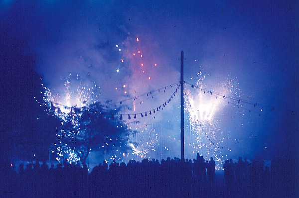 קובץ:Yom Atzmaut Zikukim.jpg