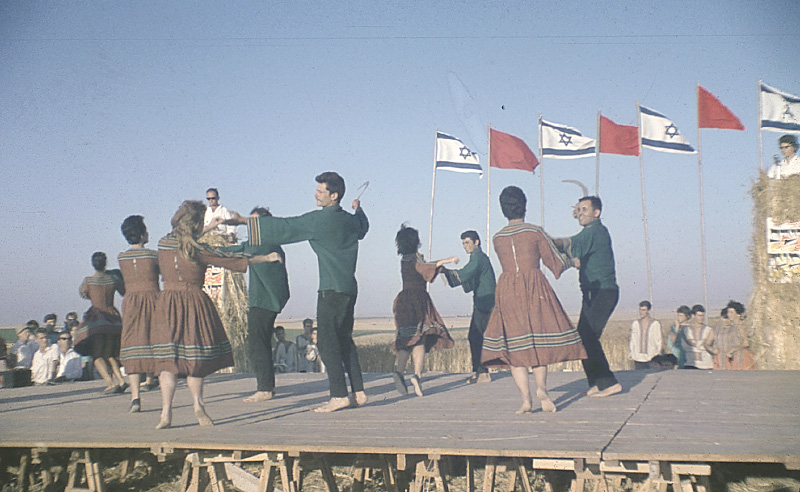 קובץ:Kazir 1964 Rikud.jpg