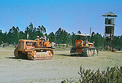קובץ:Tractor Zahal.jpg