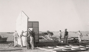 הקמת הצריף הראשון בנחביר במוצאי כיפור תש"ז