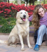 פפו, הכלב השרמנטי של מור עוז - תל אביבית ג'ינג'ית שרמנטית בפני עצמה. מגיע לבקר את גיורא ואורה בחגים וארועים משפחתיים.