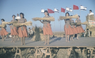 ריקוד בקציר העומר