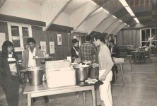 הגשה בחדר אוכל הישן