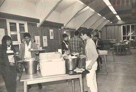 הגשה בחדר אוכל הישן