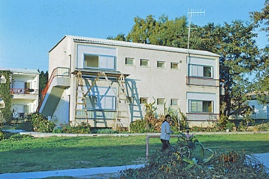 ומשפצים אותם..