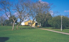 "חדר-אוכל-הישן": צריף בצורת מחומש שהפך למתפרה, קניון וגלריה