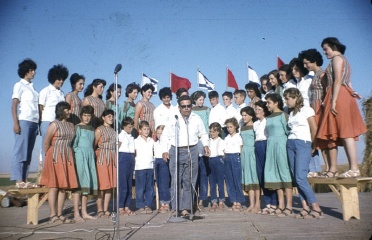 מקהלת הילדים בניצוח איזי