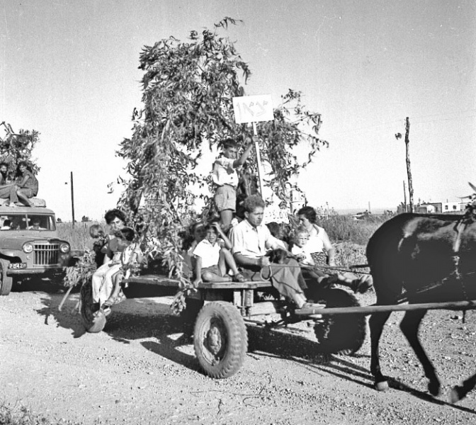 קובץ:Shavuot 1957.jpg