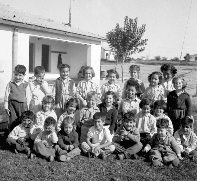 קובץ:Yaldey Gan B.jpg