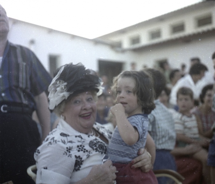 קובץ:S Tucker 1961 b.jpg